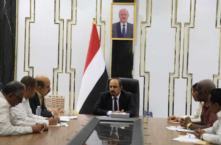 محافظ حضرموت يبحث مع قيادة التربية والتعليم جهود استئناف العملية التعليمية