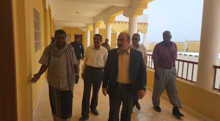 المدير باعباد يتفقد مستوى الإجراءات النهاية بثانوية الرائدة سلومة السيباني للبنات ومدرسة الأديب علي أحمد باكثير للتعليم الأساسي بمحور فوة استعداداً لتدشين الدراسة فيهما