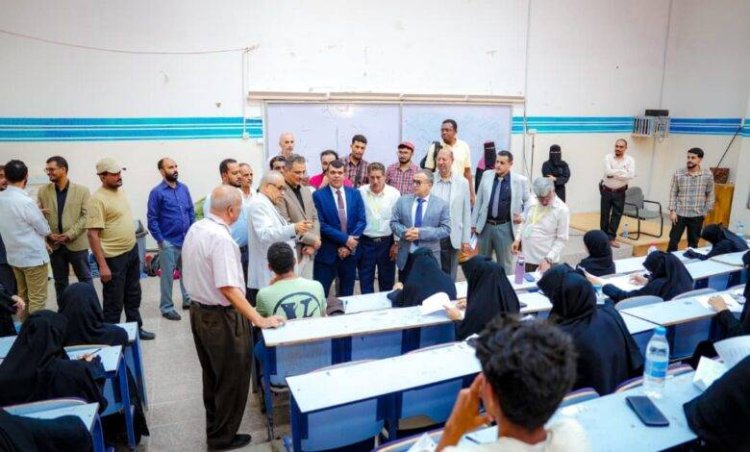 لملس ولصور يتفقدان سير امتحانات المفاضلة بكلية طب الأسنان بجامعة عدن