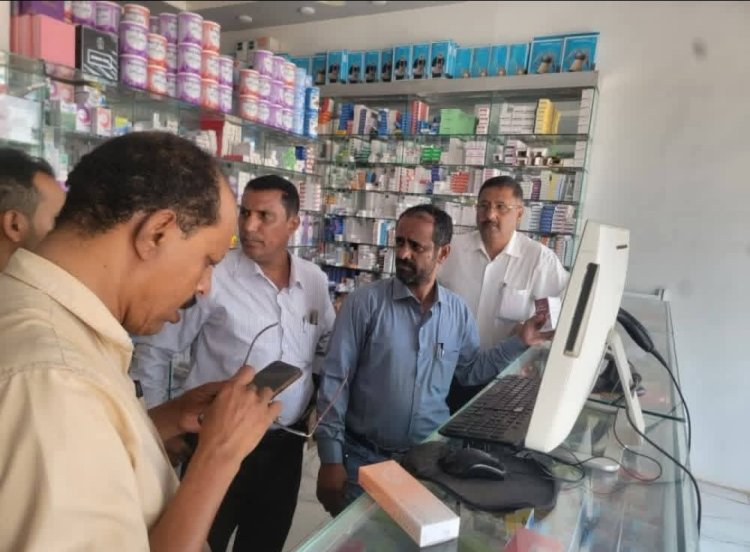 مكتبي الصناعة والتجارة والصحة العامة يضبطان مخالفات في وكالتين دوائيتين وأربع صيدليات بمحافظة شبوة