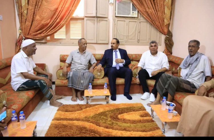 محافظ حضرموت وقائد المنطقة العسكرية الثانية ومدير عام الأمن يقدّمون واجب العزاء لأسرة فقيد الوطن العميد الركن سالم باشادي