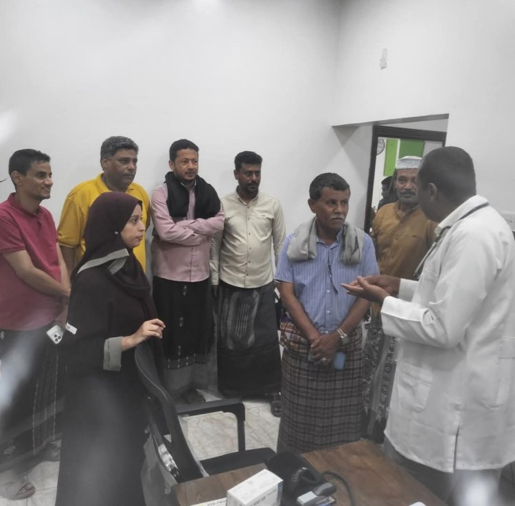 السلطة بالشحر تدشين المخيم الطبي المجاني لرعاية مرضى القلب والضغط والسكري الذي يقيمه مستوصف طبيبك بالشراكة مع الرابطة الحضرمية للسكري