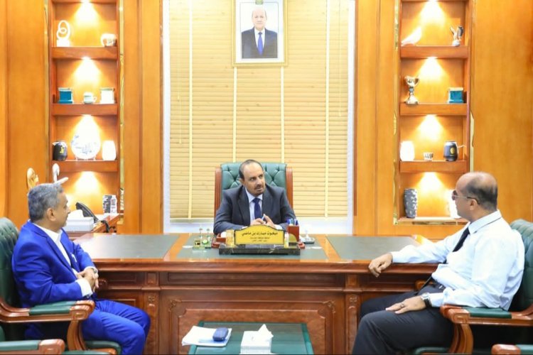 محافظ حضرموت يطلع على نشاط مجموعة هائل سعيد أنعم ومساهماتها المجتمعية