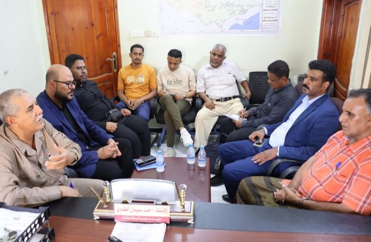 فريق التوجيه والرقابة الرئاسي يعقد لقاءً تنسيقيًا بين السلطة المحلية والمجلس الانتقالي في أرياف المكلا
