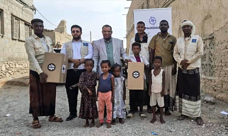 مدير الصحة في بروم ميفع يدشن "263" حزمة طوارئ عائلية للمتضررين من وباء الكوليرا في ميفع   