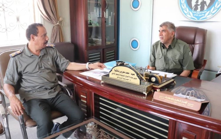 العميد المنهالي ينفّذ نزولًا مفاجئًا إلى الأحوال المدنية ويشدّد على الانضباط بالزي العسكري ويتوعد بمعاقبة المخالفين