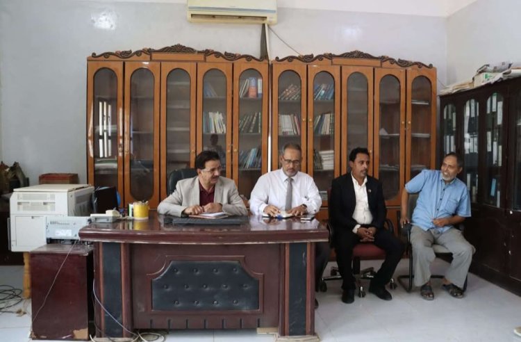 فريق التوجيه والرقابة الرئاسي يلتقي نخبة من الأكاديميين بكليتي التربية والمجتمع في سقطرى