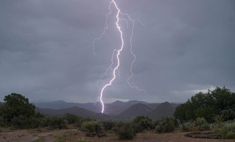 الأرصاد تحذّر من أمطار رعدية غزيرة مصحوبة برياح وحبات البرد في عدة محافظات