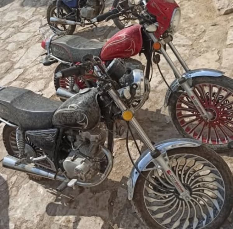مركز شرطة باعبود التابع لأمن مديرية المكلا يضبط عصابة مكونه من 3 أشخاص تقوم بسرقة الدراجات النارية