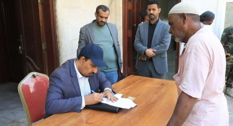 محافظ حضرموت يطلع على احتياجات المواطنين ويوجه بتسهيل متطلباتهم