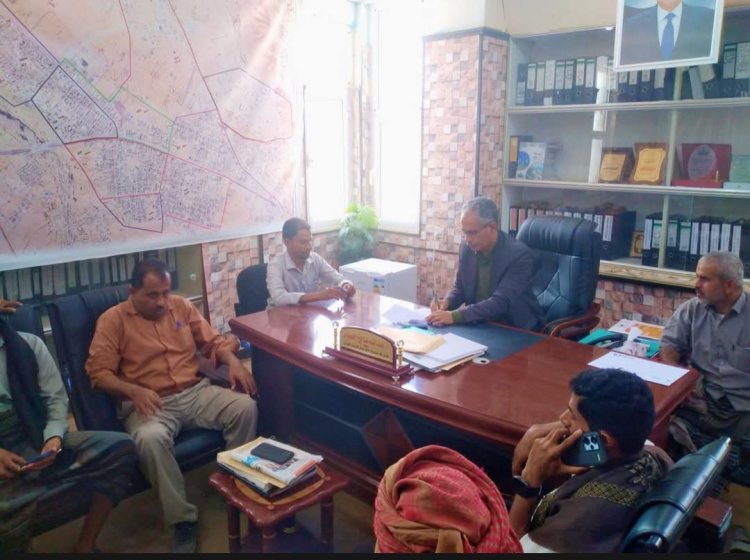 تسليم موقع مشروع إنشاء مبنى الإصدار الآلي للأحوال المدنية م/شبوة.