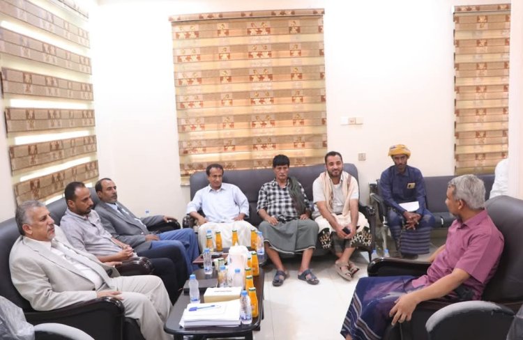 فريق التوجيه والرقابة الرئاسي يلتقي إدارة المؤسسة العامة للكهرباء بمحافظة المهرة