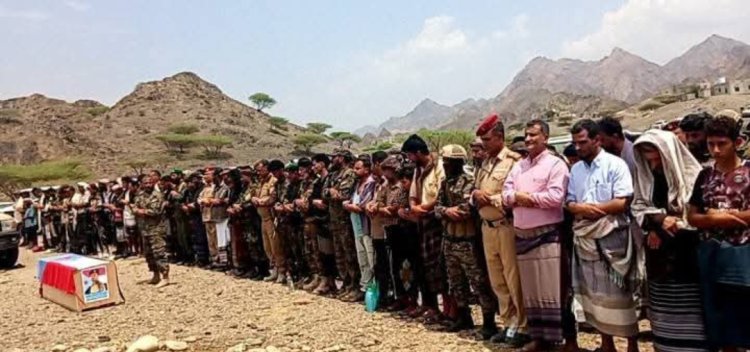 في موكب مهيب.. أبناء الجنوب يشيّعون الشهيد الأسير سالم عاطف إلى مأواه الأخير