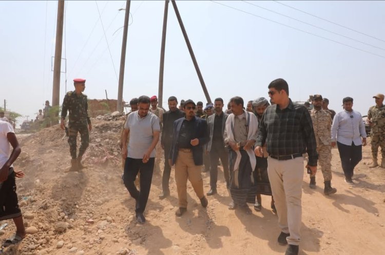 محافظ حضرموت يدشن العمل في طريق قصيعر عسد الجبل ويتفقد مستشفى الريدة الشرقية