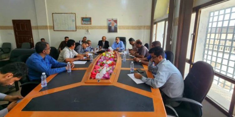 لجنة المناقصات بشبوة تحيل مناقصة أدوية مركز الأورام إلى لجنة التحليل الفني