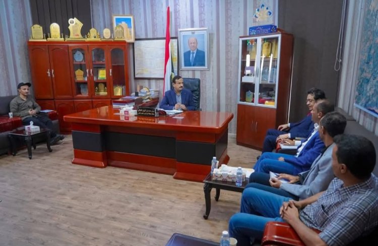 محافظ شبوة يجتمع باللجنة التحضيرية لمؤتمر شبوة الشبابي لتعزيز مشاركة الشباب في التنمية