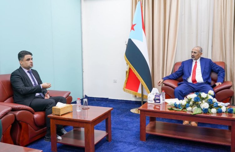 الرئيس الزُبيدي يلتقي نائب وزير الإعلام والثقافة والسياحة ويؤكد دعمه لتطوير العمل الإعلامي والثقافي والسياحي