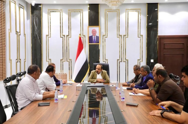 محافظ حضرموت يلتقي ممثل شركة "أورتسلا" لبحث صيانة محطات الكهرباء العاملة بالمازوت