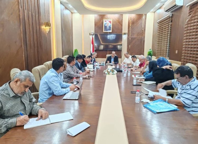 الوزير بحيبح يترأس اجتماعاً موسعاً للجنة التحضيرية للقمة الصحية ولجنة صندوق الصحة