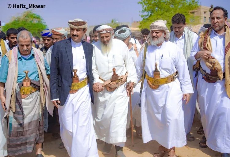 المحافظ بن الوزير ينهي قضية قبلية كبرى ويخمد فتنة بين قبائل خليفة شبوة وقبائل عبيدة  مأرب