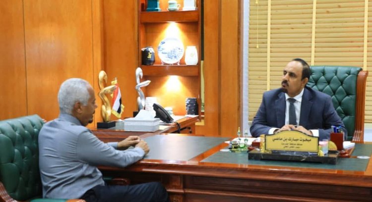 محافظ حضرموت يلتقي بخبير الطاقة والنفط والغاز المهندس عمر الحيقي