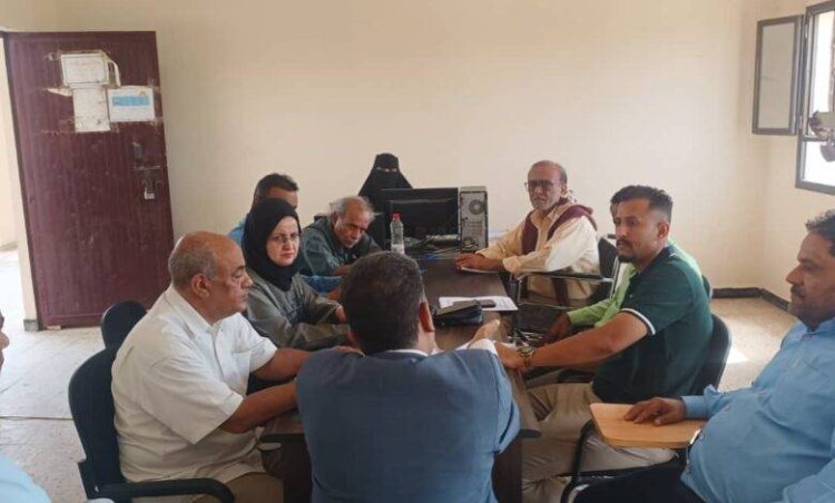 فريق التوجيه والرقابة الرئاسي يتفقد معهد الأوراس وكلية المجتمع بأبين