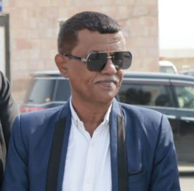 مدير عام الشحر يوجه باستئناف العمل في مشروع النظافة بعد تكدس القمامة في المدينة