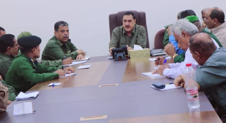 مدير أمن العاصمة عدن يعقد اجتماعاً موسعاً مع مدراء المراكز والمناطق الأمنية.