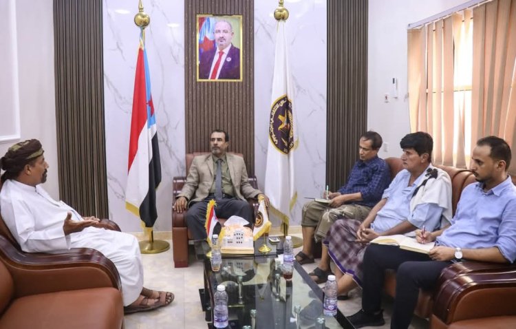 فريق التوجيه والرقابة الرئاسي يلتقي رئيس الاتحاد التعاوني السمكي الجنوبي بمحافظة المهرة