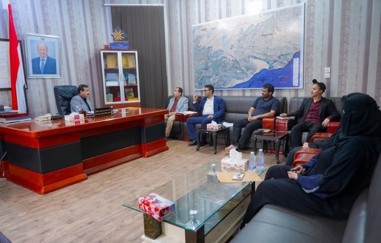 محافظ شبوة يناقش مقترحات تنظيم مؤتمر مناخ مستدام لتعزيز جهود البيئة والتنمية