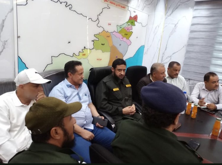 مدير أمن لحج يستقبل فريق التوجيه والرقابة الرئاسي برئاسة الربيزي ورئيس انتقالي المحافظة لتلمّس أوضاعها الأمنية والخدمية
