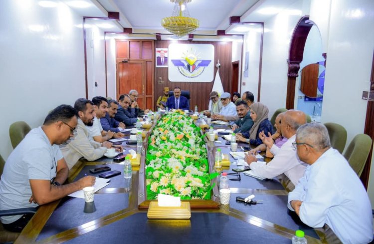 وزير النقل يتفقد سير عمل الهيئة العامة للطيران المدني والأرصاد ويترأس اجتماعاً لمناقشة خطط التطوير