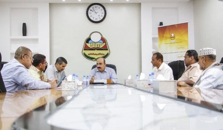 اجتماع بتربية ساحل حضرموت يناقش سير العملية التعليمية  بمديرية الريدة وقصيعر