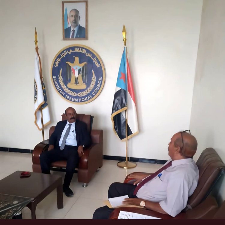 رئيس تنفيذية انتقالي شبوة يلتقي مدير مركز التدريب والتنمية المستدامة بجامعة شبوة