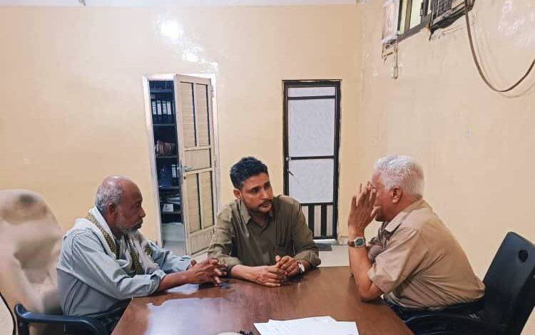 انتقالي أبين يناقش مع مدير مؤسسة الكهرباء أسباب انقطاع التيار وتأخر إمدادات الوقود