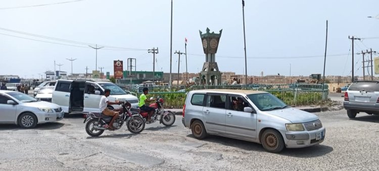 مكتب النقل يناقش مع اتحاد نقابات العمال بالشحر العمل على تنظيم الخط الداخلي