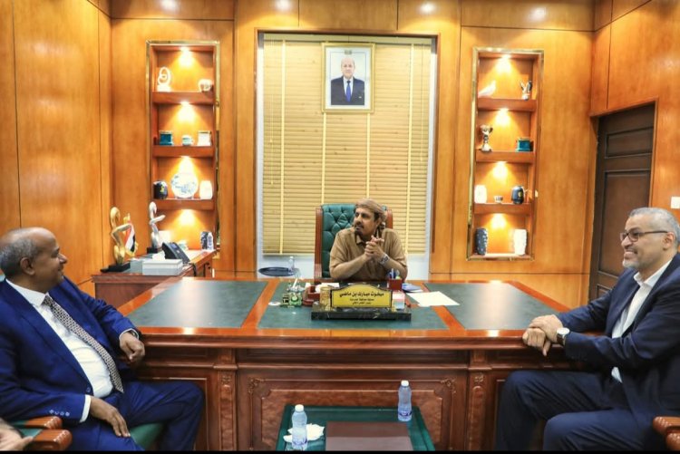 محافظ حضرموت يبحث مع وكيل وزارة الشباب والرياضة ورئيس الاتحاد العام لكرة السلة تعزيز التعاون الرياضي لخدمة قطاع الشباب والرياضة