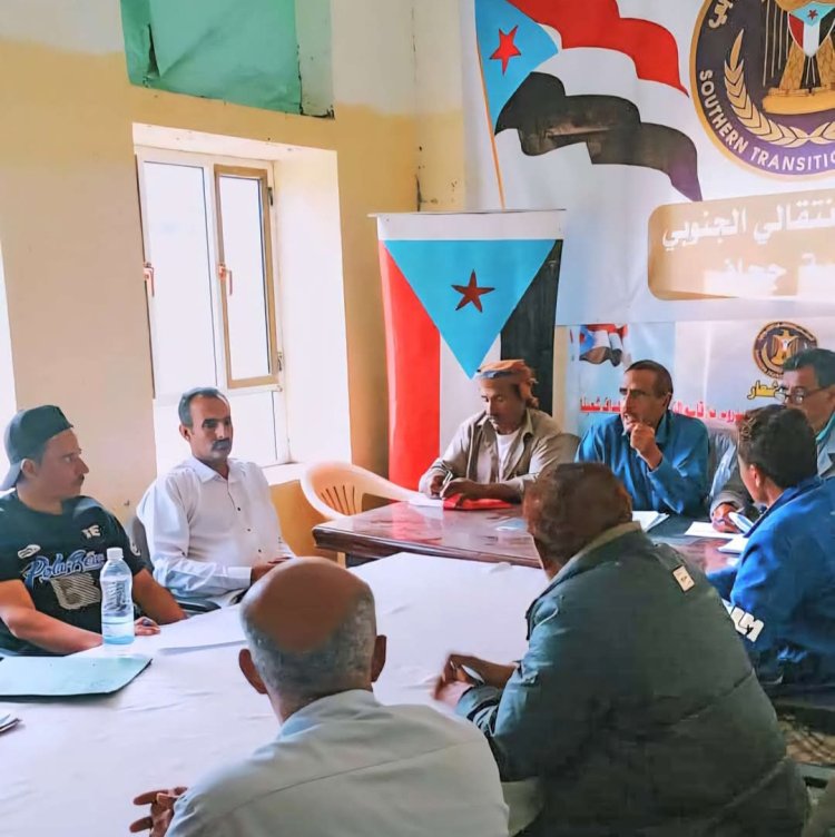 تنفيذية انتقالي جحاف تناقش عددًا من القضايا الخدمية بالمديرية