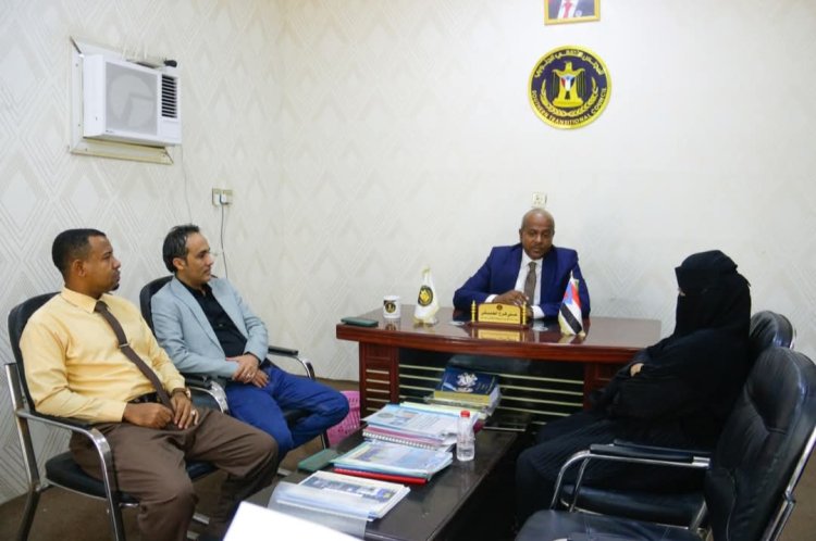 الخليفي يطلع على سير عمل إدارتي التعليم والشباب والرياضة بانتقالي حضرموت