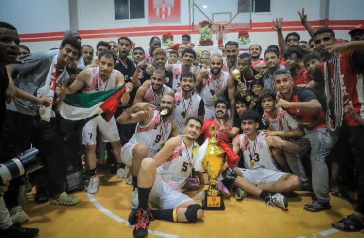 محافظ حضرموت يهنئ نادي شعب حضرموت بتتويجه بطلاً لكأس الجمهورية لكرة السلة وإحرازه ثلاثية الموسم السلوي لأول مرة