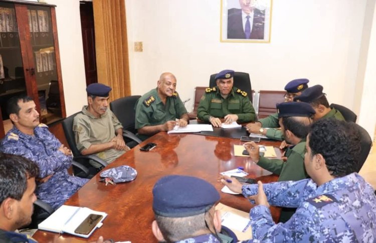 العميد المنهالي يعقد اجتماعًا بمدراء أمن المديريات الشرقية والغربية ويؤكد: أمن الوطن والمواطن أمانة في أعناقنا ولن نسمح لأحد العبث بأمننا