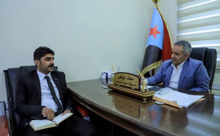 رئيس هيئة الشؤون الاجتماعية يناقش القضايا المتعلقة بعمل المنظمات بمديريات يافع