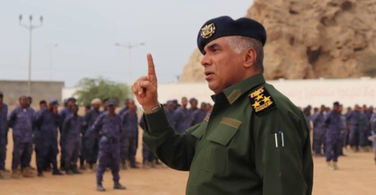 العميد المنهالي يشدّد في الطابور العام للوحدات الأمنية على الالتزام بالزي العسكري الوحّد ويؤكد على معاقبة المخالفين