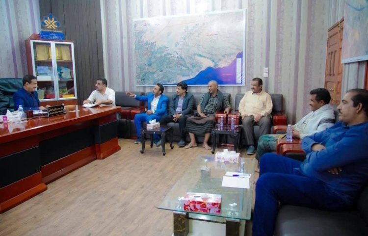 محافظ شبوة يؤكد على ضرورة تعزيز وتحديث منظومة كهرباء المحافظة وزيادة كفاءتها