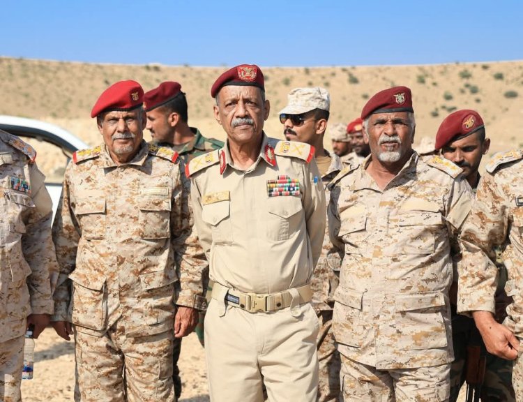 قائد المنطقة العسكرية الثانية يتفقد جاهزية لواء حضرموت بمناطق انتشاره في دوعن