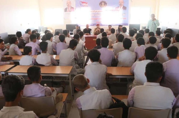 انتقالي الضالع ينفذ محاضرة توعوية لتعزيز القيم التربوية والوطنية لطلاب ثانوية الشيخ زايد