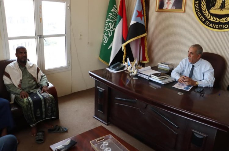 فريق التوجيه والرقابة الرئاسي يلتقي جمعية الضياء لرعاية وتأهيل المكفوفين بالمكلا