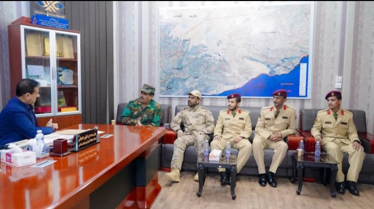 محافظ شبوة يستقبل خريجي كلية زايد للعلوم العسكرية ويُشدد على أهمية بناء الكوادر العسكرية ويطالب بإنشاء كلية بحرية في المحافظة
