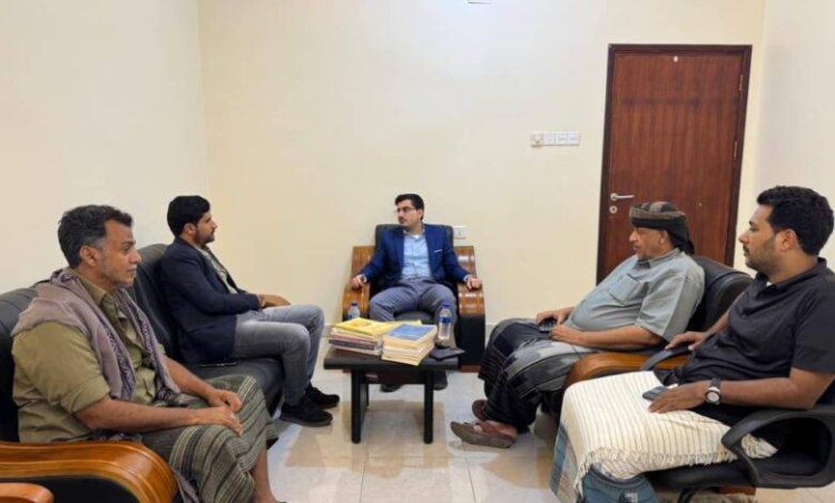 نائب وزير المياه والبيئة يستقبل نائب مدير مركز اللغة المهرية ويبحث ترتيبات إحياء يوم اللغة المهرية