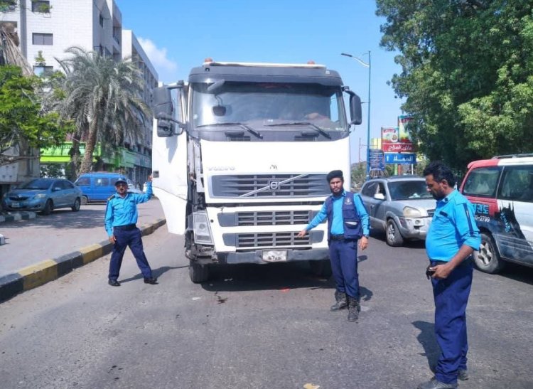 شرطة السير بعدن تدشّن حملة صارمة ضد المركبات المخالفة ضمن حملة شرطة السير الجديدة.